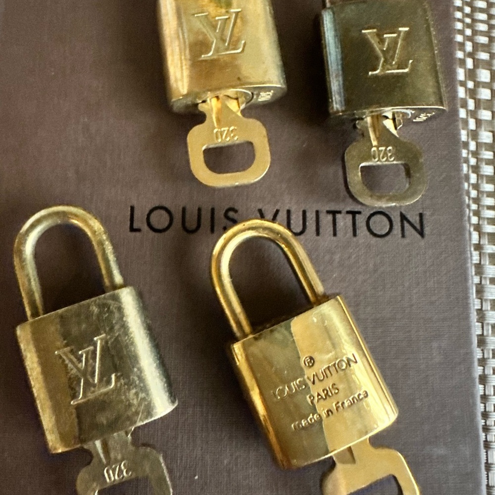 Authentic Louis Vuitton Shiny Gold Lock and Key 320 - Picture 1 of 4